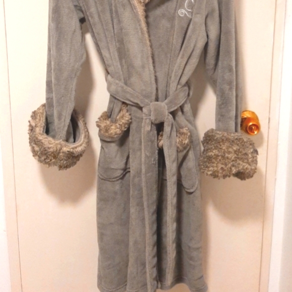 Pottery Barn Faux Fur Plush Robe - Picture 2 of 4